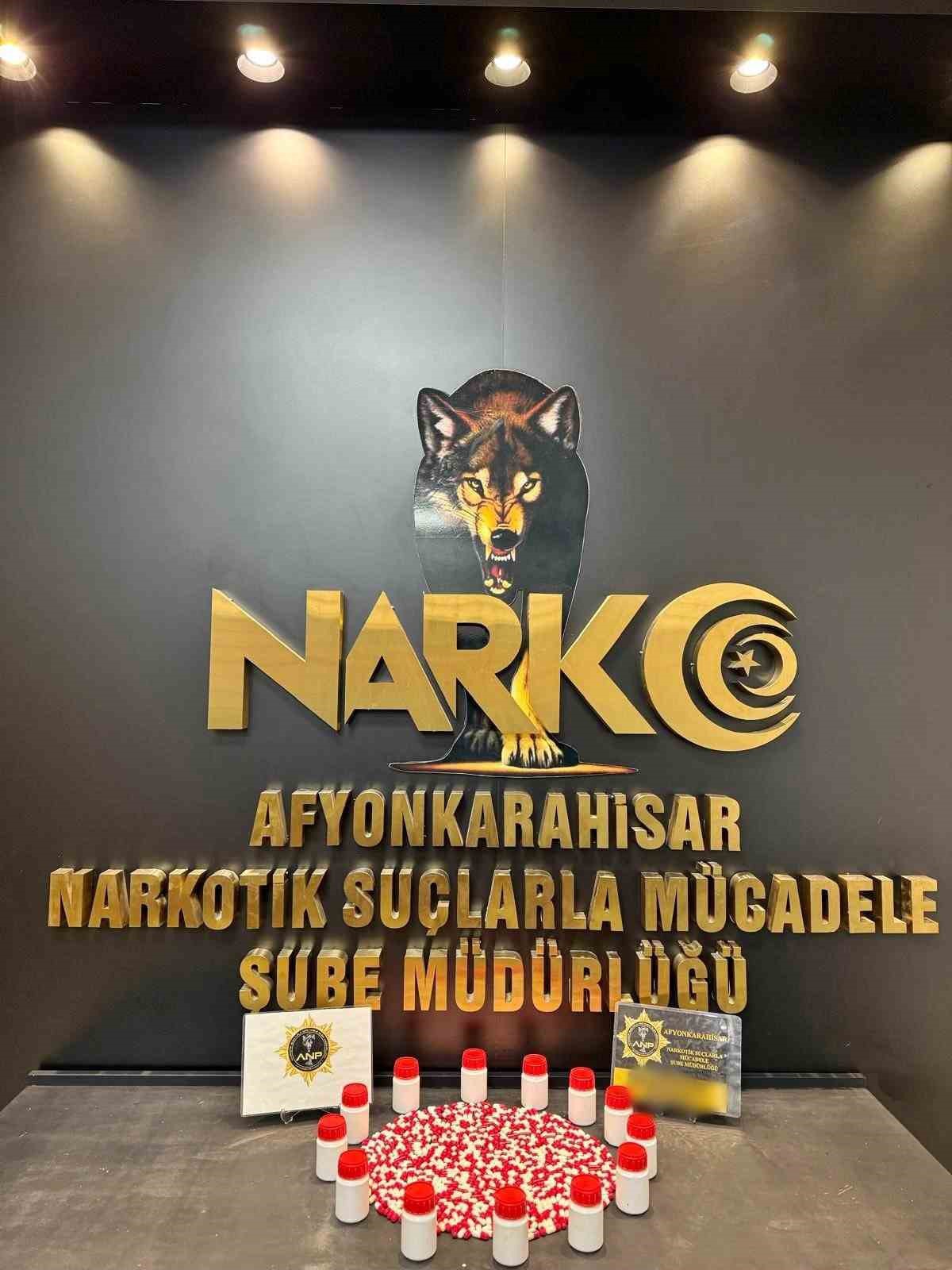 Afyonkarahisar'da araçta 594 uyuşturucu hap ele geçirildi, 2 şüpheli tutuklandı