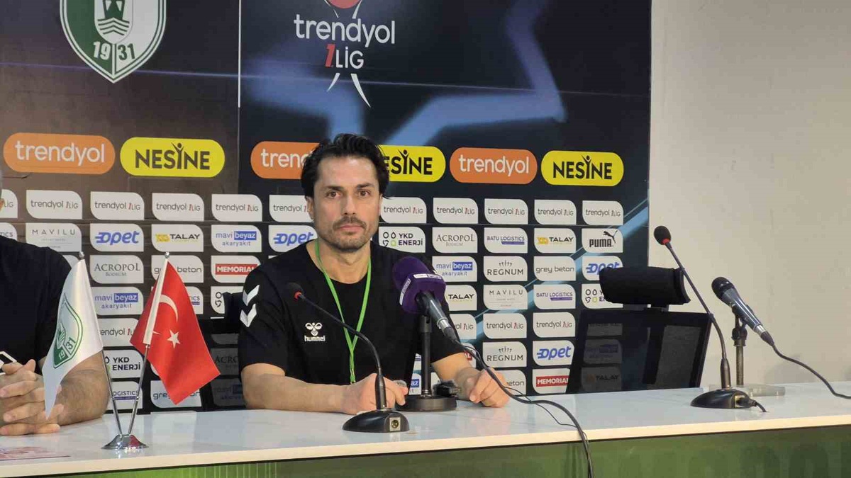 Ankara Keçiörengücü, Bodrum FK'yı 2-0 yendi; Vedat Kapurtu oyuncularını kutladı