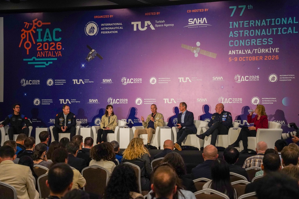 Antalya'daki Uzay Kongresi'nde astronotlar, uzay enkazı ve radyasyon risklerini tartıştı