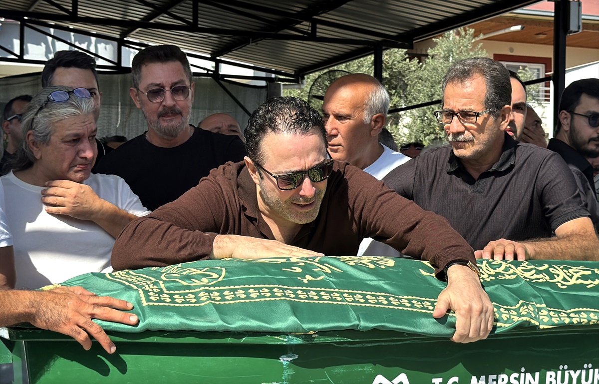 Atilla Taş'ın kızı, 14. kattan düşerek yaşamını yitirdiği Mersin'de defnedildi