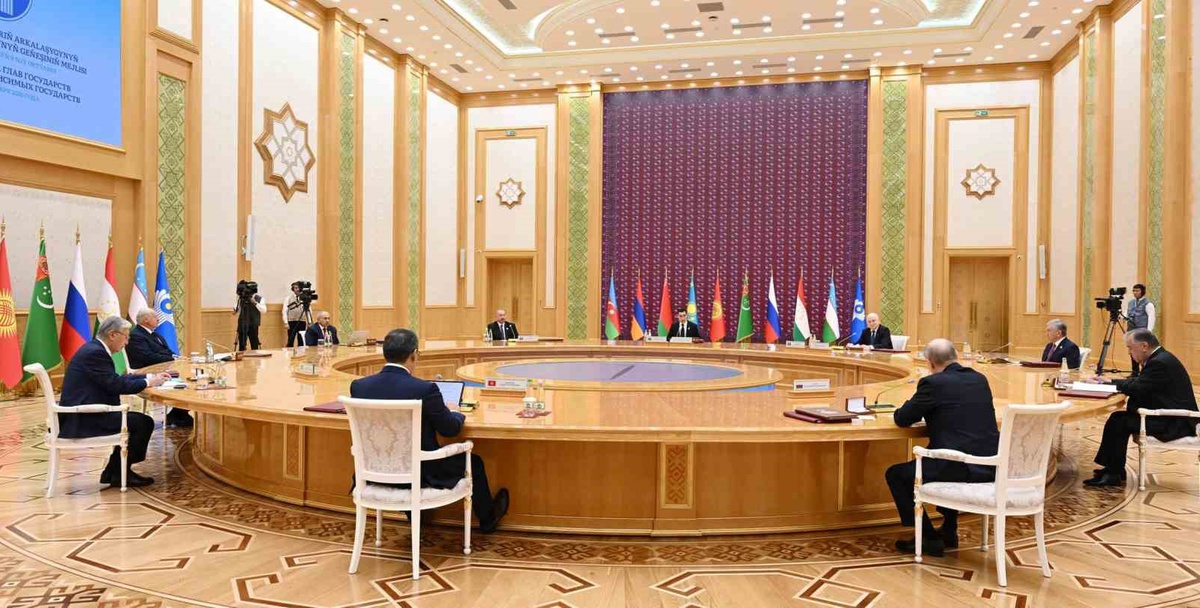 Azerbaycan Cumhurbaşkanı Aliyev, her yönde 15 milyon tonluk transit hedefini açıkladı