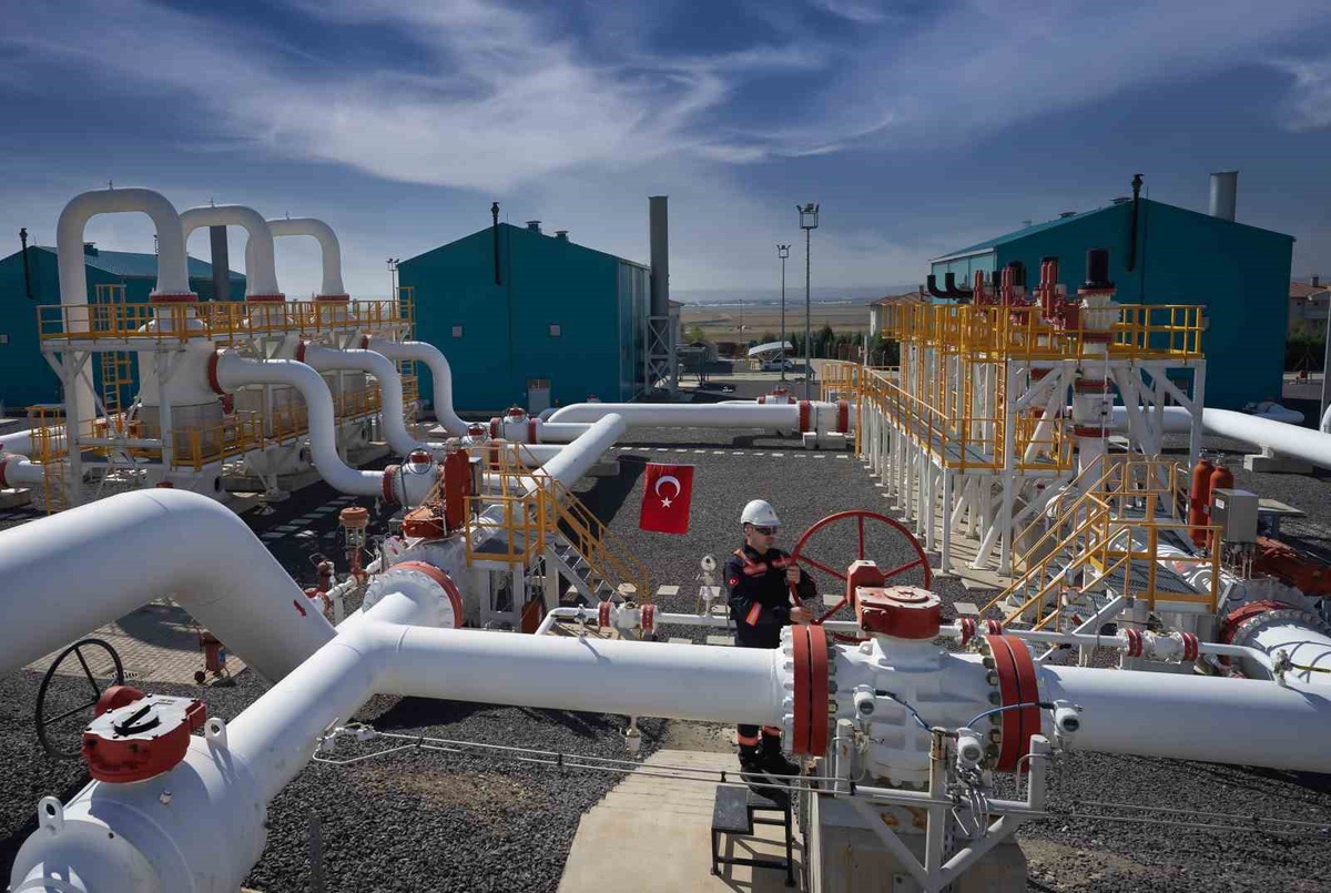 Bakan Bayraktar, Türkiye'nin doğal gaz ağının 257 bin kilometreyi aştığını açıkladı