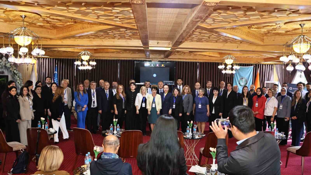 BAÜN Rektörü Oğurlu, Özbekistan'daki sempozyumda Türk dünyası iş birliğini vurguladı