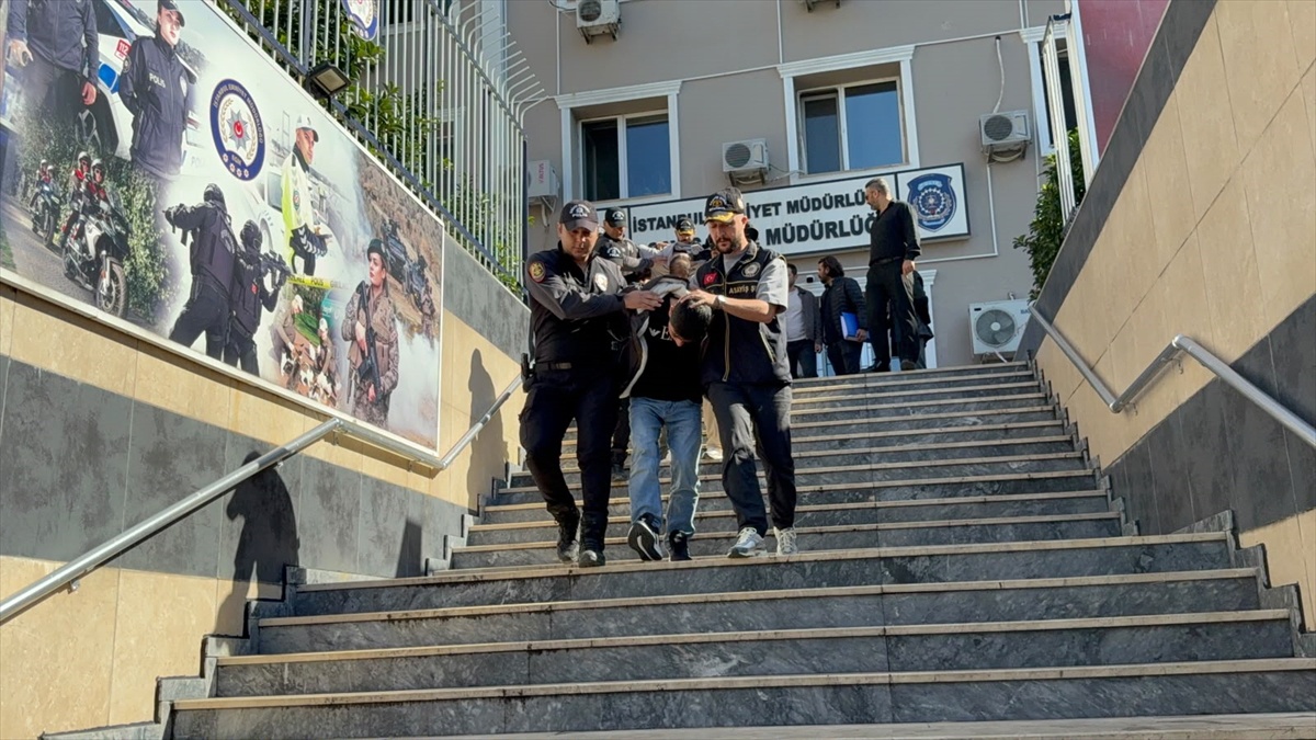 Bayrampaşa'da 7 kg altın ve 35 bin avro gasbına karışan 11 zanlı adliyeye sevk edildi