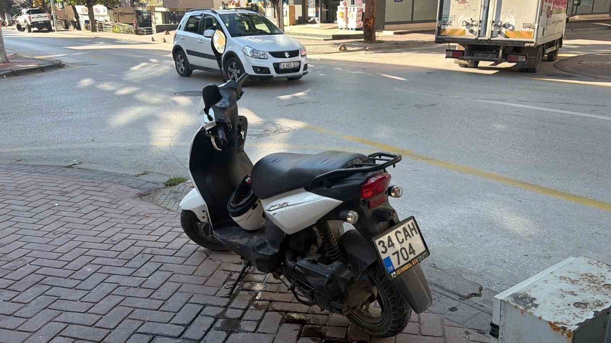 Bolu'da otomobil ile motosiklet çarpıştı, motosikletteki 1 yolcu yaralandı