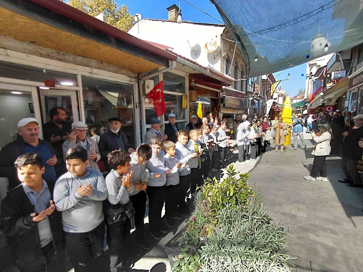 Bolu Mudurnu'da 7 asırdır süren esnaf duası geleneği bu hafta da sürdürüldü