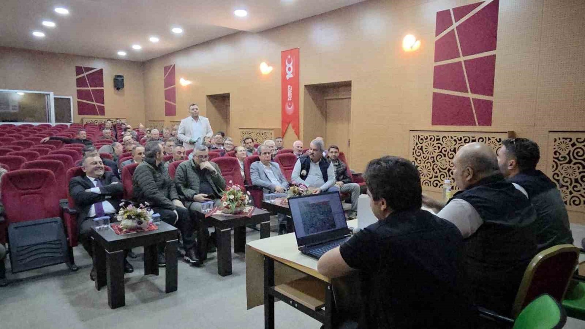 Çanakkale Orman Bölge Müdürlüğü Bayramiç'te plan yenileme toplantısı düzenledi