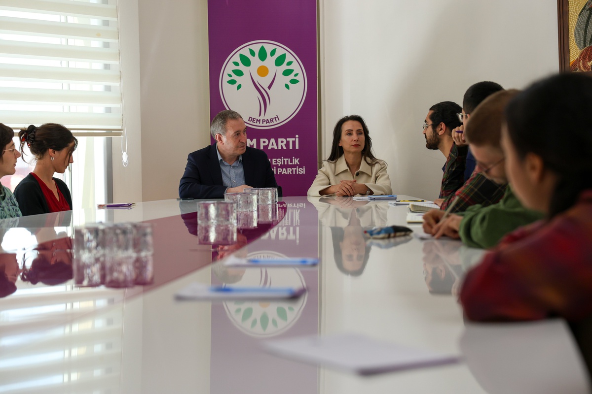 DEM Parti Eş Genel Başkanları, Enternasyonal Gençlik Heyeti ile görüştü