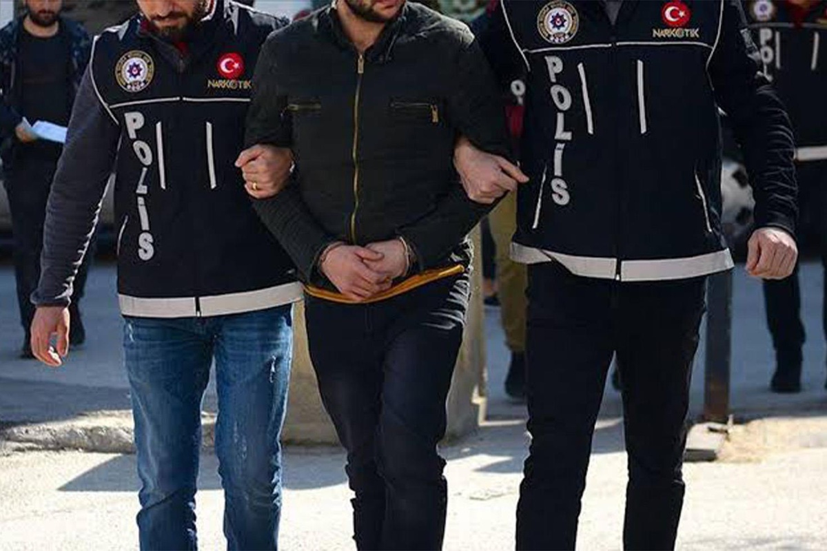 Devlet görevlisiyiz deyip para topladılar! 4 ilde baskın, 7 gözaltı