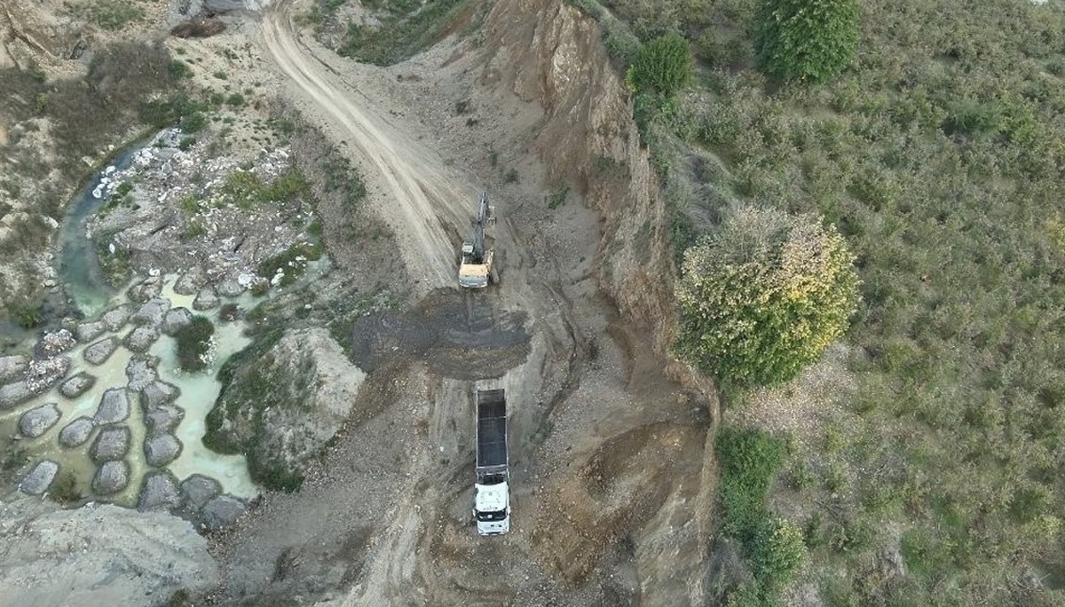 Düzce Çilimli'de atık operasyonunda 3 kamyon ele geçirildi, 8 kişiye işlem yapıldı
