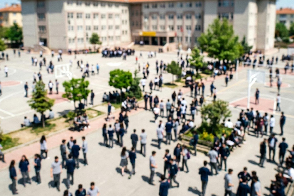Düzce'de okulun duvarına tehdit içerikli mesajlar yazan 17 yaşındaki çocuk gözaltına alındı
