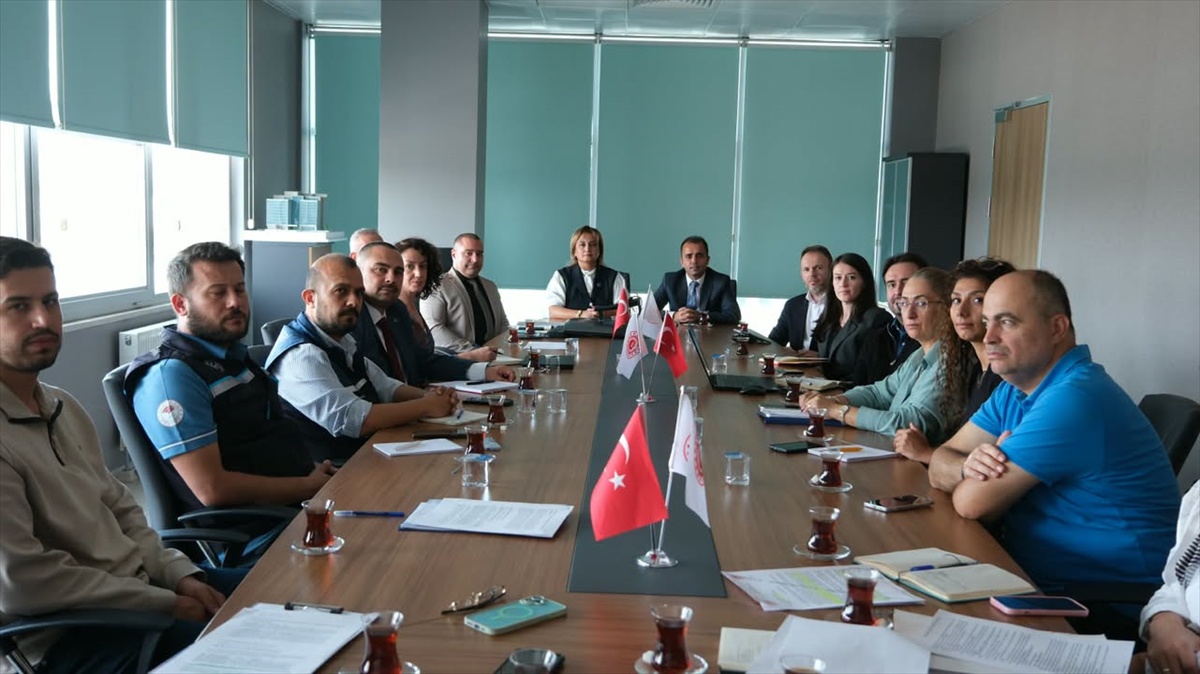Edirne'de Yeşil Saros'ta balıkçı barınaklarına mavi kartlı atık sistemi görüşüldü