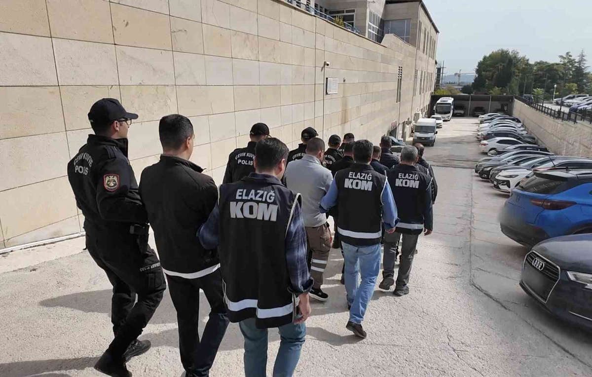 Elazığ'da tefecilik operasyonunda 4 şüpheli tutuklandı, 1 tabanca ele geçirildi