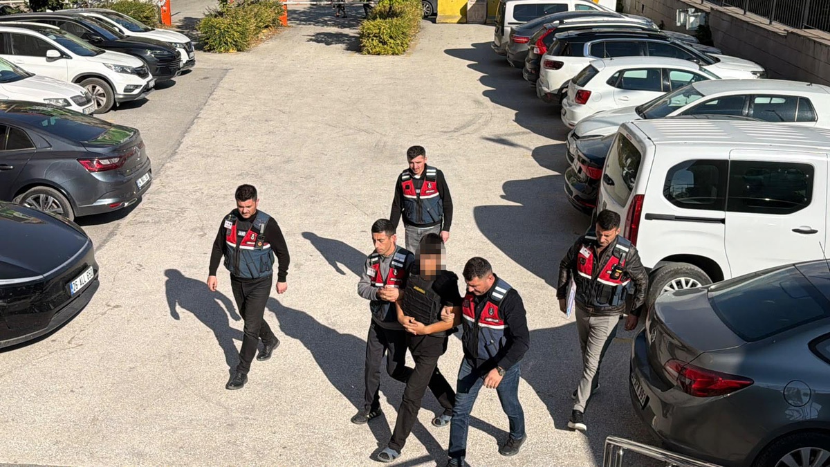 Eskişehir'de amcasını silahla öldürdüğü suçlamasıyla 15 yaşındaki şüpheli tutuklandı