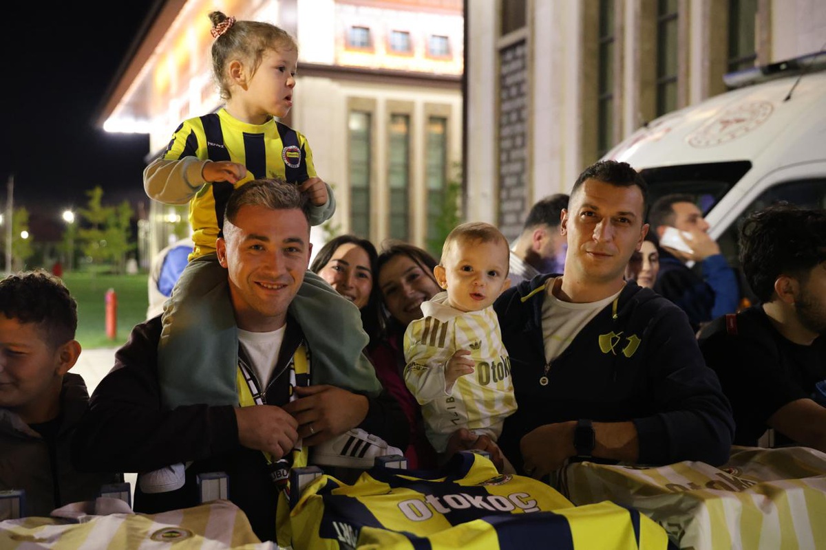 Fenerbahçe, Süper Lig'in 7'nci haftasında Çaykur Rizespor maçı için Rize'ye geldi.