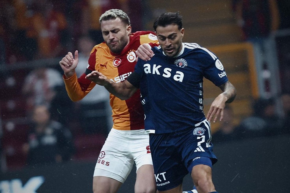 Galatasaray, 10 kişi kaldığı maçta son anlarda attığı gollerle güldü