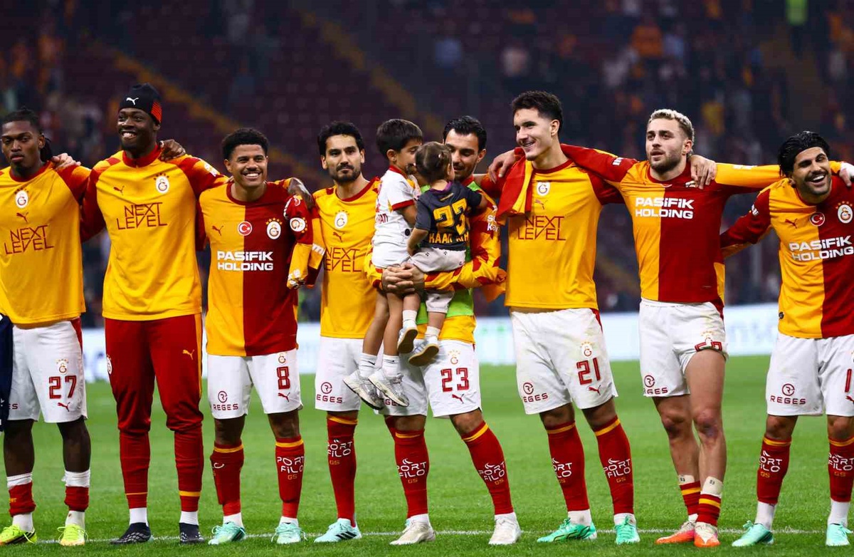 Galatasaray, Kasımpaşa'yı 3-1 mağlup ederek maç fazlasıyla liderliğe yükseldi