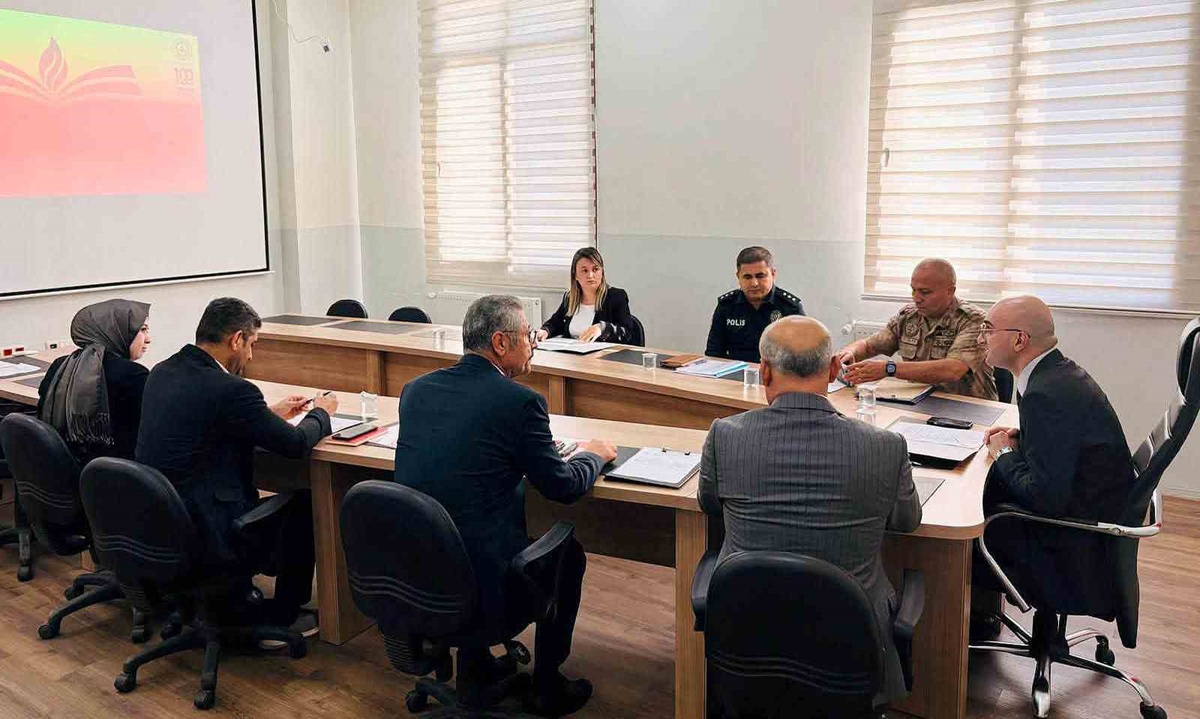 Gaziantep Araban'da öğrenci güvenliği Kaymakam Ceylan başkanlığında görüşüldü