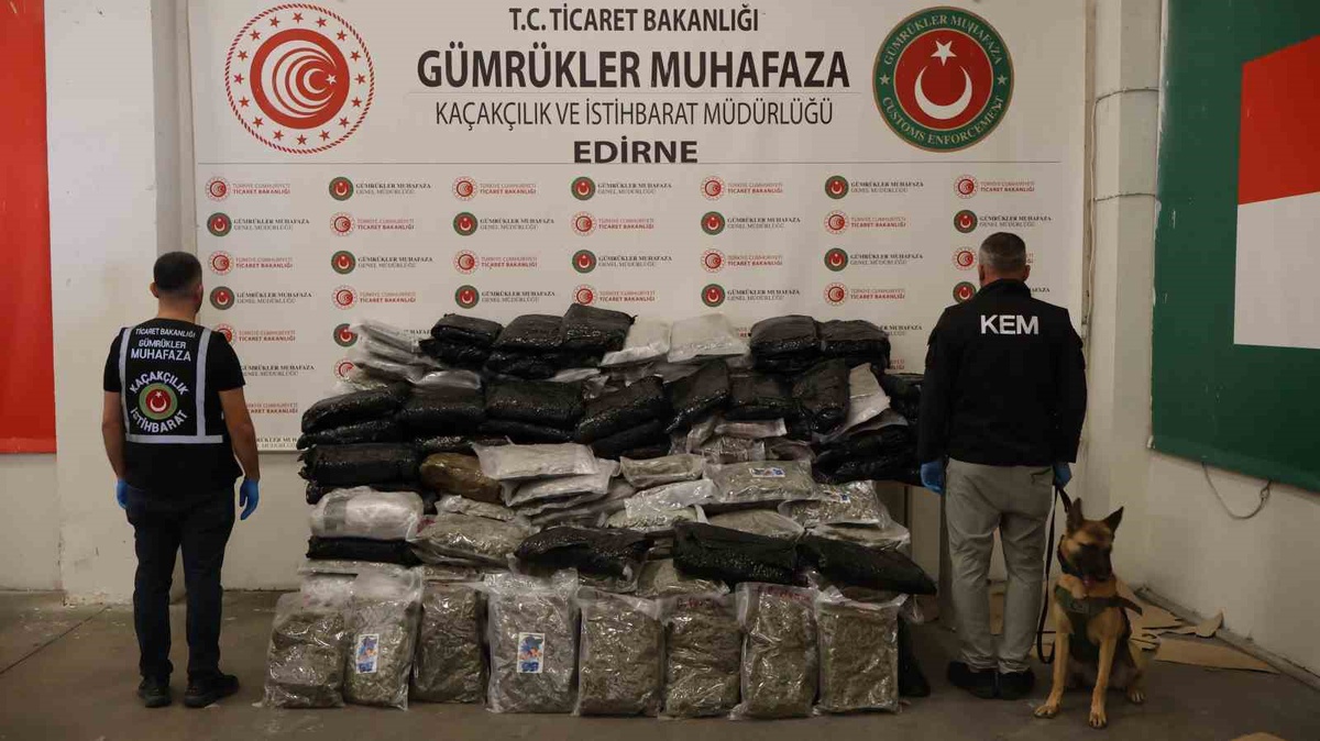 Gümrük ekipleri Sarp, İpsala ve Kapıkule'de 222 kilo 340 gram esrar ele geçirdi