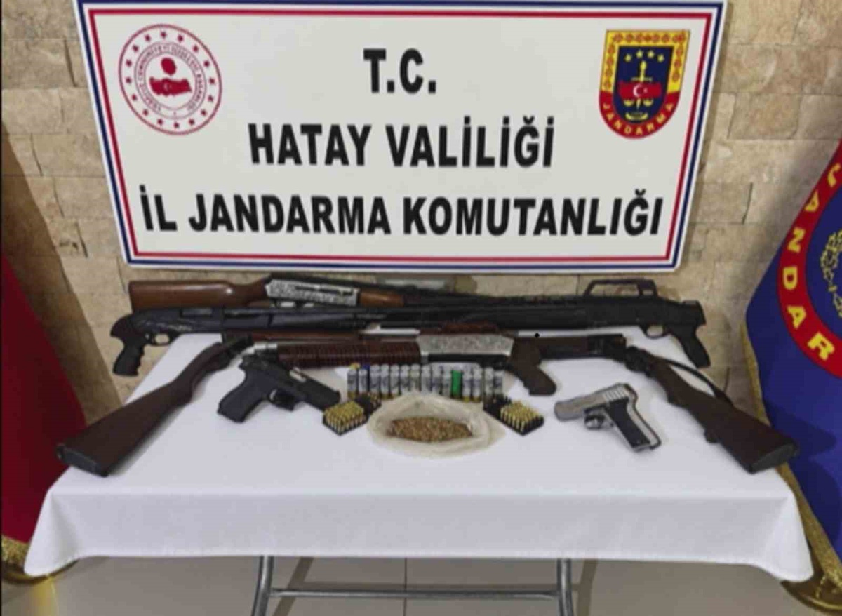 Hatay Antakya'da jandarma operasyonunda 2 tabanca ve 6 av tüfeği ele geçirildi