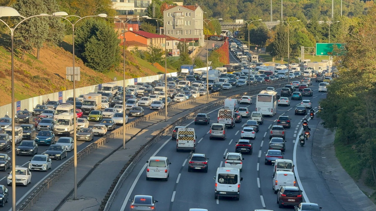 İstanbul'da akşam saatlerinde trafik yoğunluğu yüzde 80'e ulaştı