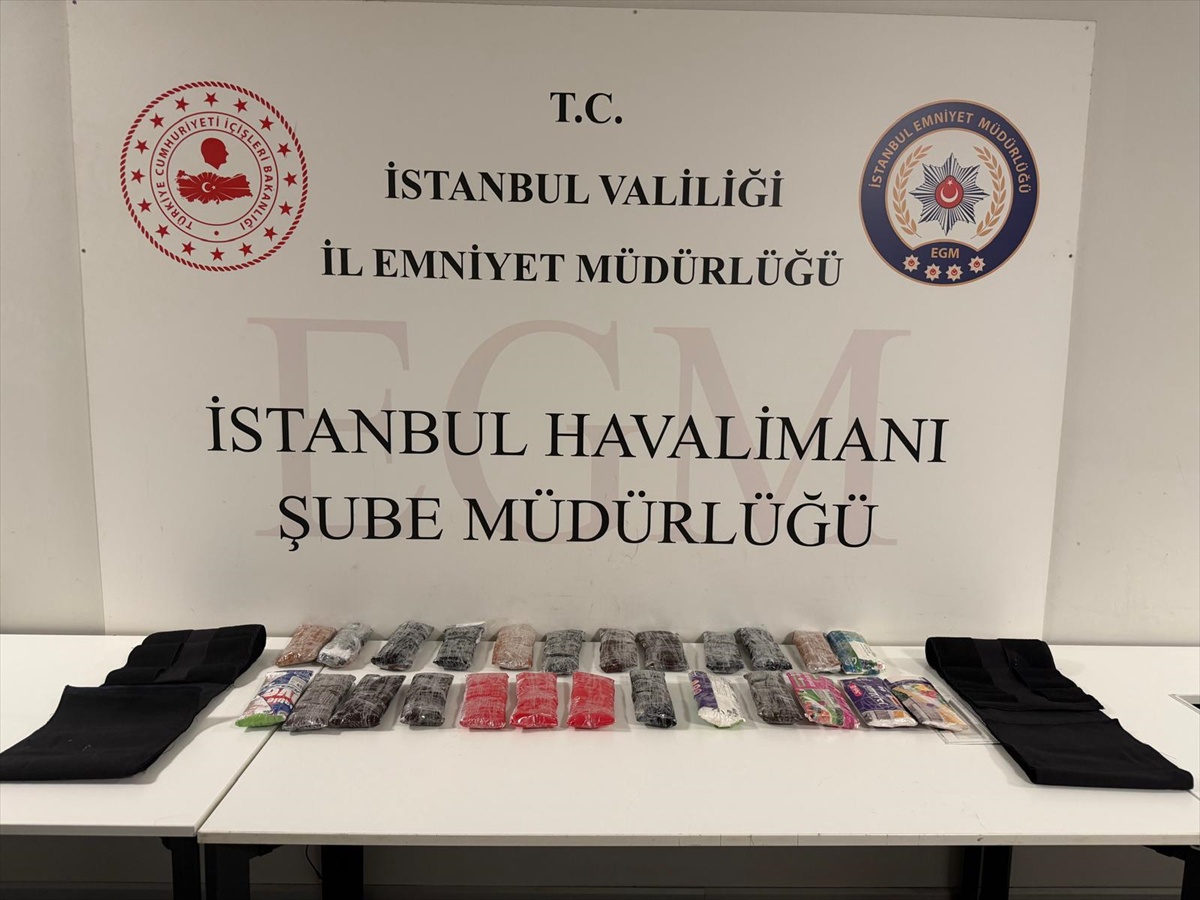 İstanbul Havalimanı'nda korse yeleğe gizlenmiş 8 kilo 250 gram uyuşturucu bulundu