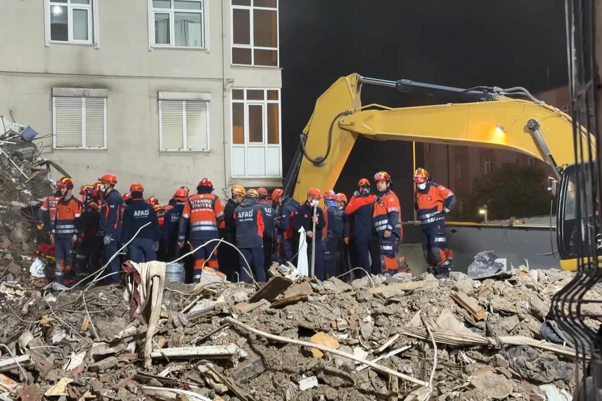 İstanbul'da çöken bina enkazındaki son kişi de çıkarıldı! Ölü sayısı 5'e yükseldi