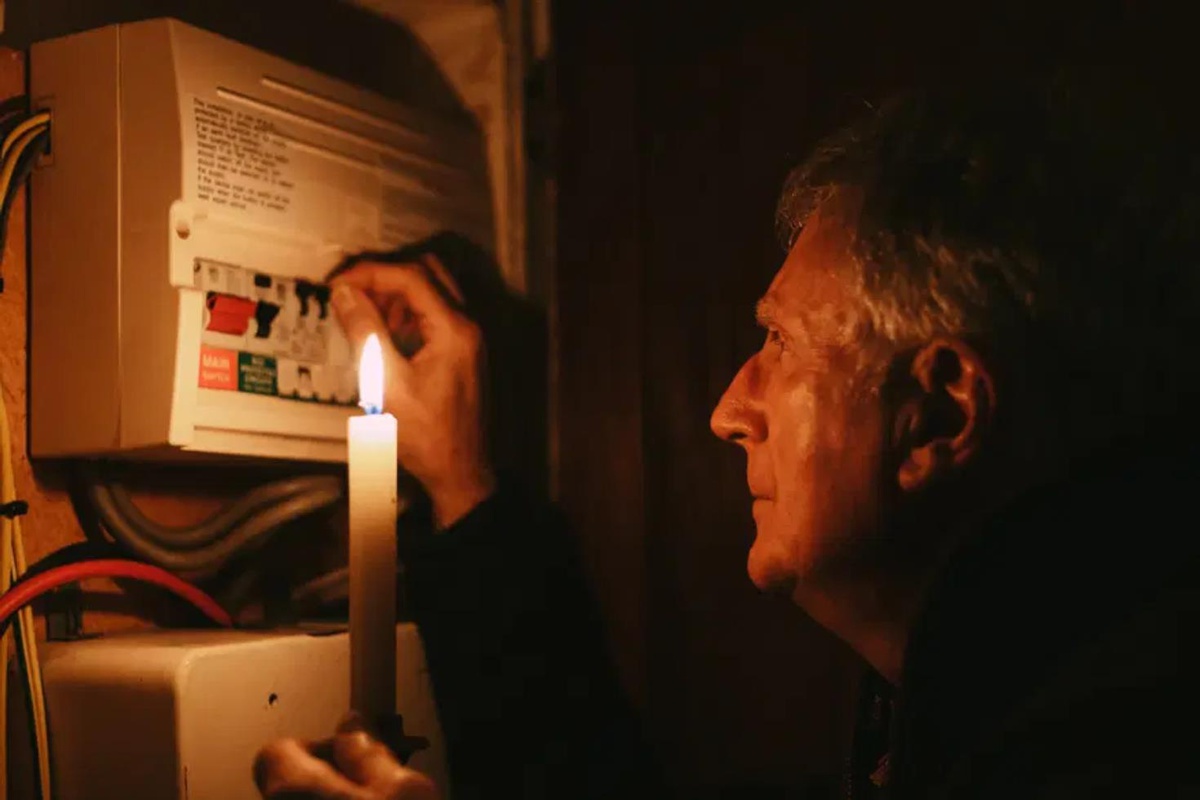 İstanbul'da dev kesinti! BEDAŞ listeyi paylaşarak saat verdi, tam 22 ilçe karanlığa gömülecek