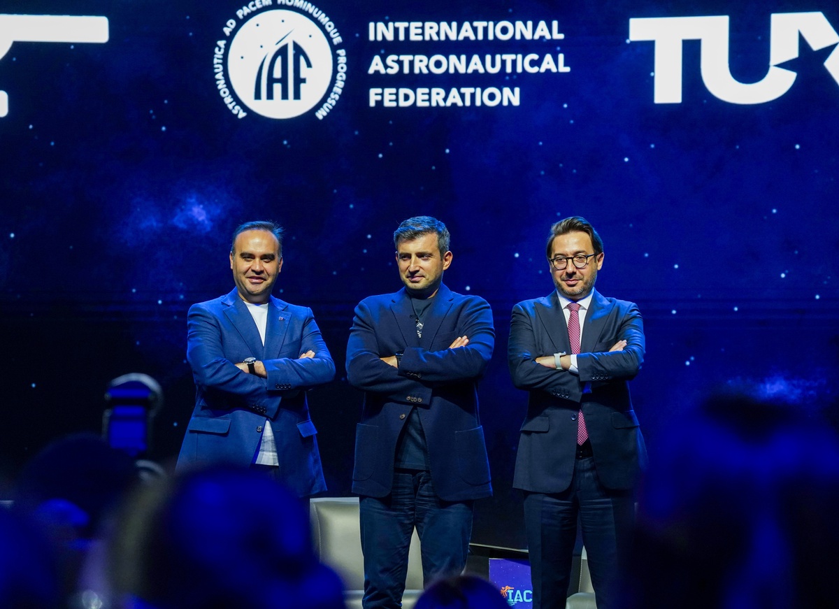 Kacır, Antalya'da 2027 sonunda Şimşek-1 ile uydu fırlatmayı hedeflediğini söyledi