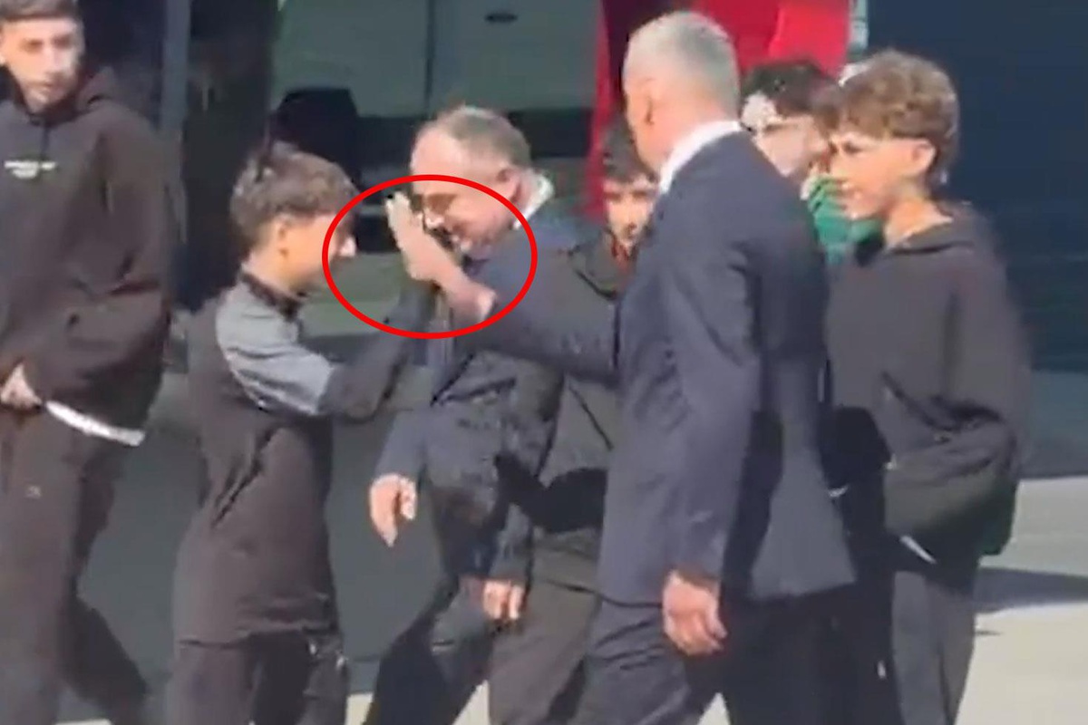 Kritik toplantı öncesi Hacıosmanoğlu'nun keyfi yerinde! Çocuklarla fotoğraf çektirdi
