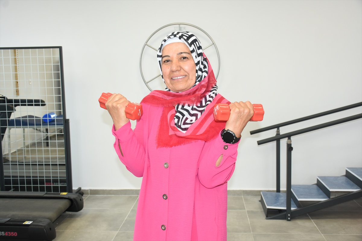 Malatya'da 50 yaşındaki Rabia Karademir, diyet ve egzersizle 5 ayda 21 kilo verdi