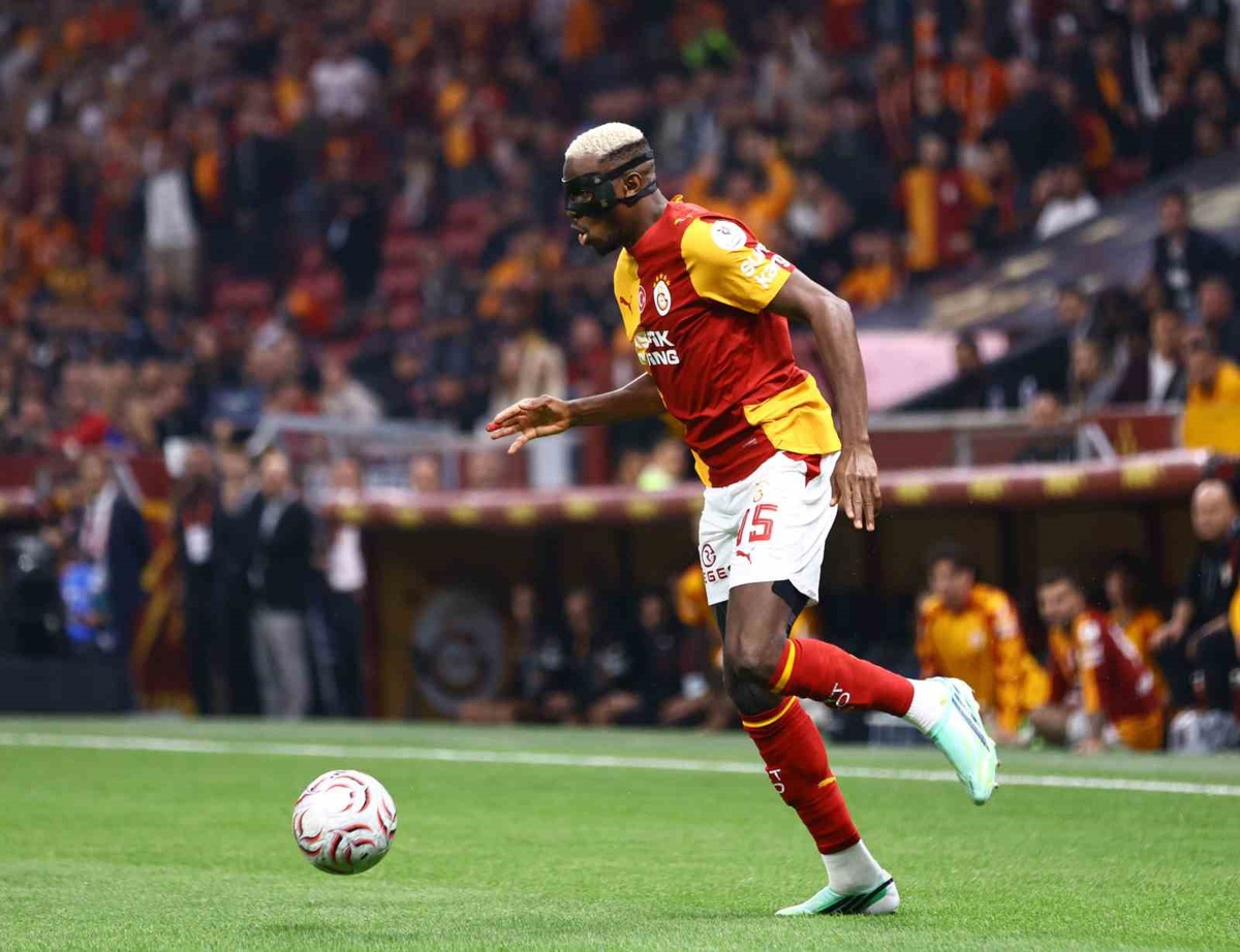 Osimhen, Kasımpaşa maçında 35 gün sonra döndü ve Lemina'nın golüne asist yaptı
