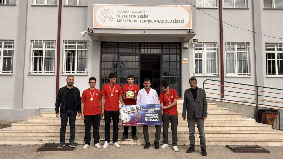 Sakarya Kaynarca'da meslek lisesi TEKNOFEST'te Türkiye birincisi oldu