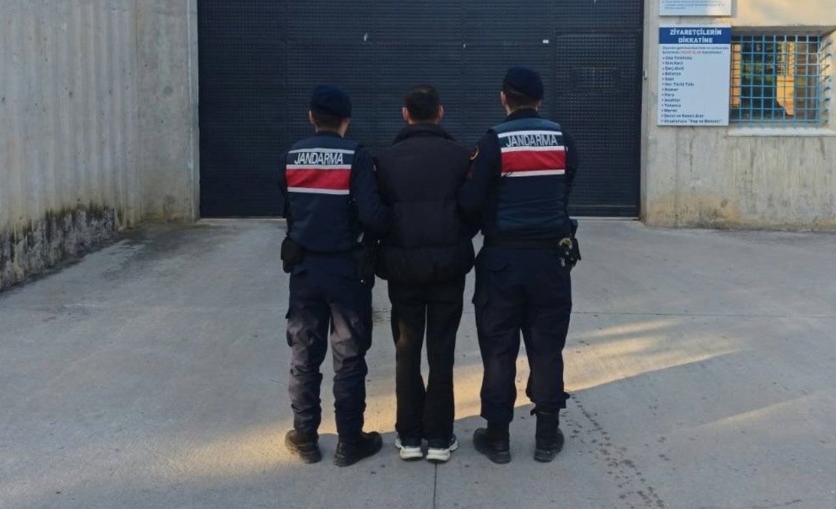 Samsun Bafra'da uyuşturucudan aranan şahıs 11 yıl 3 ay hapis cezasıyla yakalandı