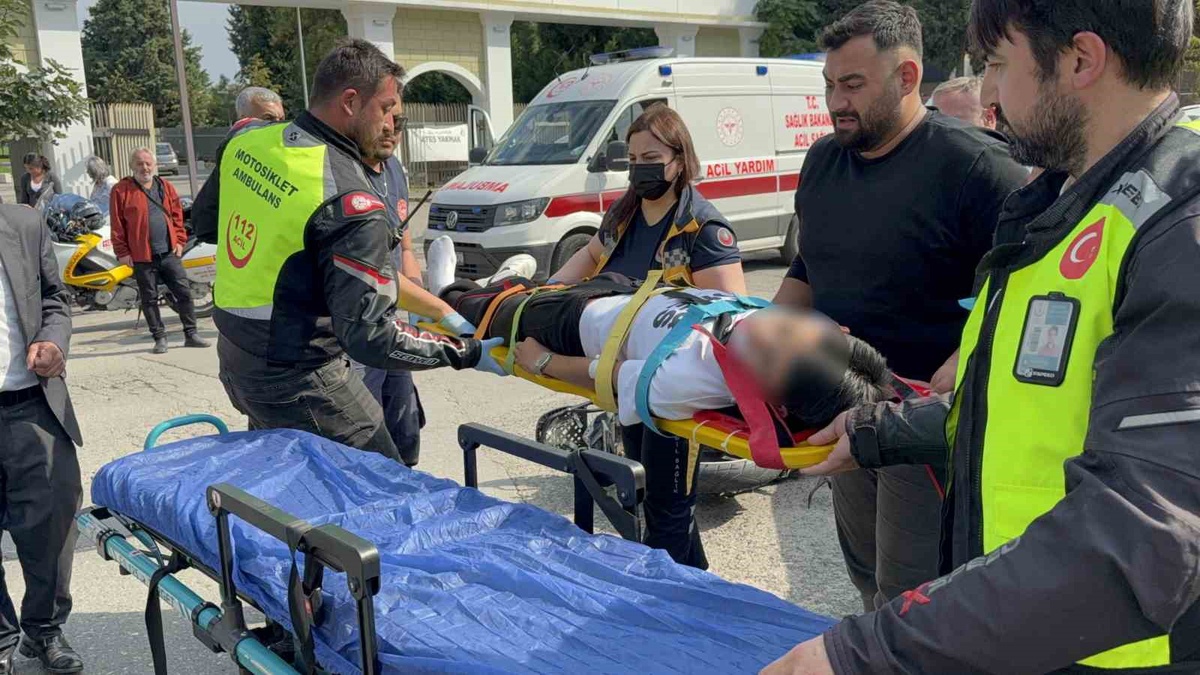 Samsun Canik'te motosiklet ile otomobil çarpıştı, 17 yaşındaki sürücü yaralandı