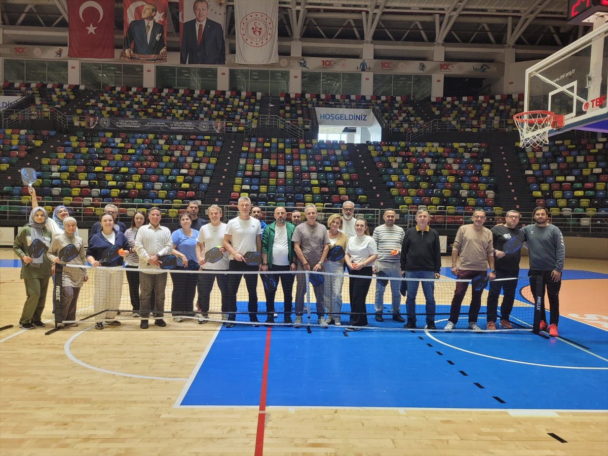 Samsun Tekkeköy'de öğretmen ve kamu personeli pickleball öğrendi