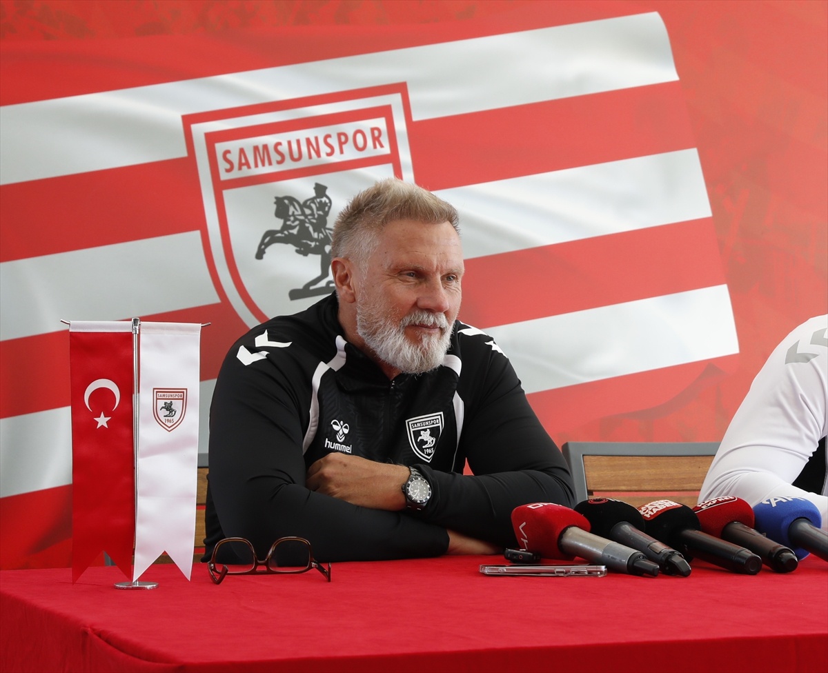 Samsunspor Teknik Direktörü Fink, Trabzonspor maçını 'yılın maçı' olarak nitelendirdi
