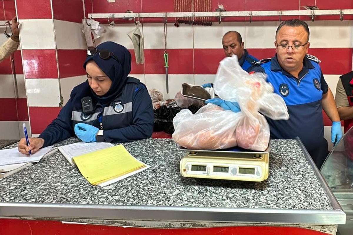 Şanlıurfa Haliliye'de denetimde 170 kilo bozuk et imha edildi, işletmeler mühürlendi