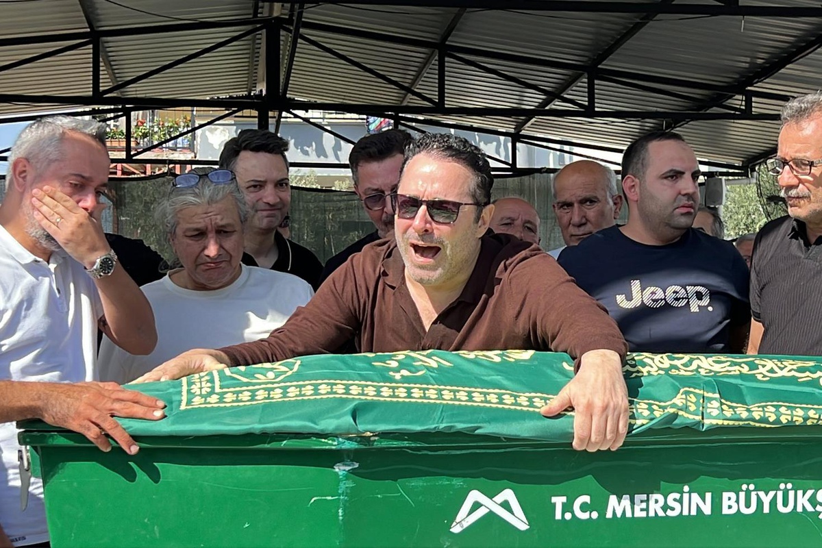 Şarkıcı Atilla Taş'ın kızı gözyaşları arasında toprağa verildi