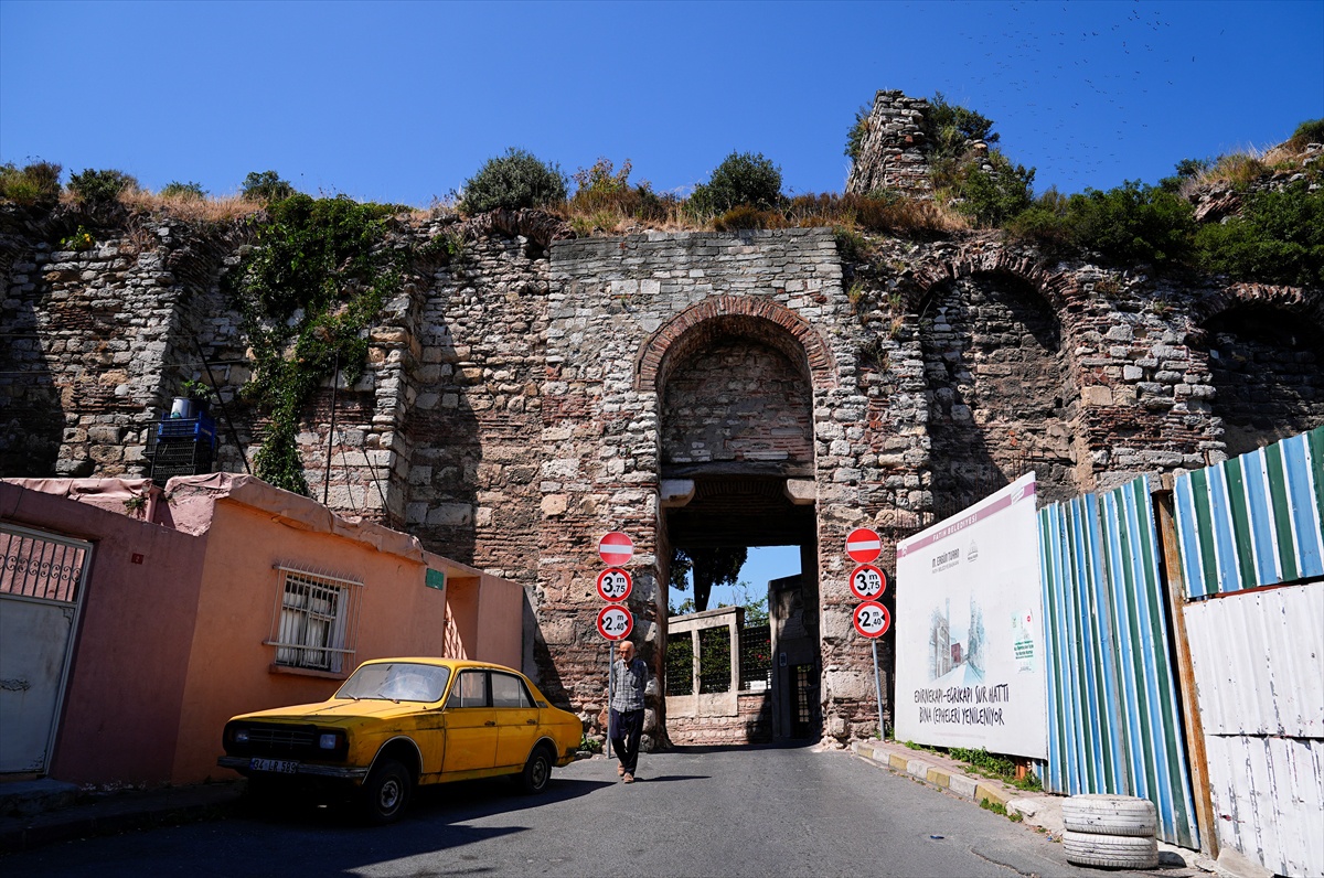 ŞEHRİN TARİHİNE AÇILAN KAPILAR - İstanbul'un ilk kuşatmasında sahabelerin şehit düştüğü kapı