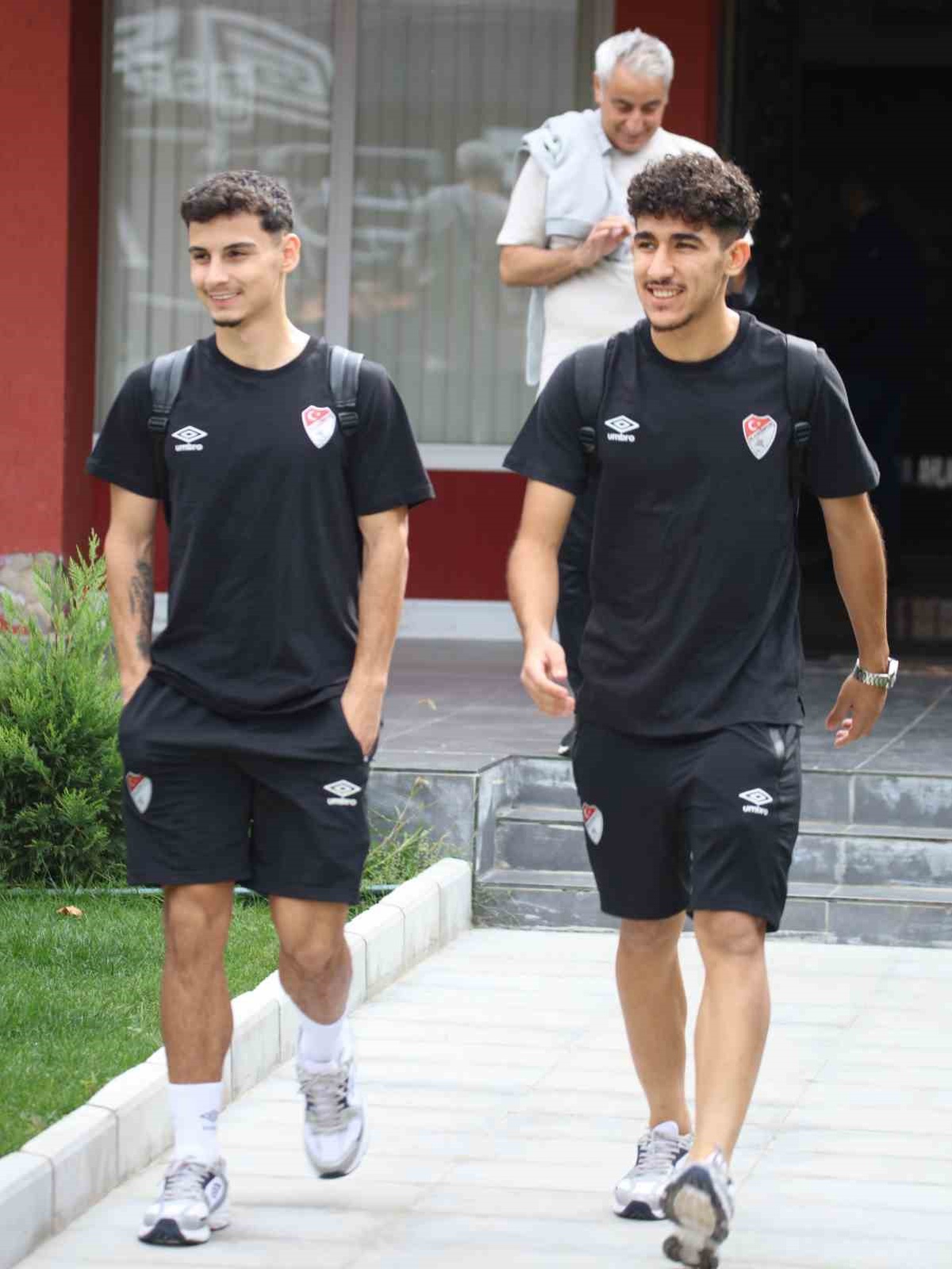 Seza Çimento Elazığspor, Hatayspor maçı için 21 futbolcuyla Hatay'a gitti