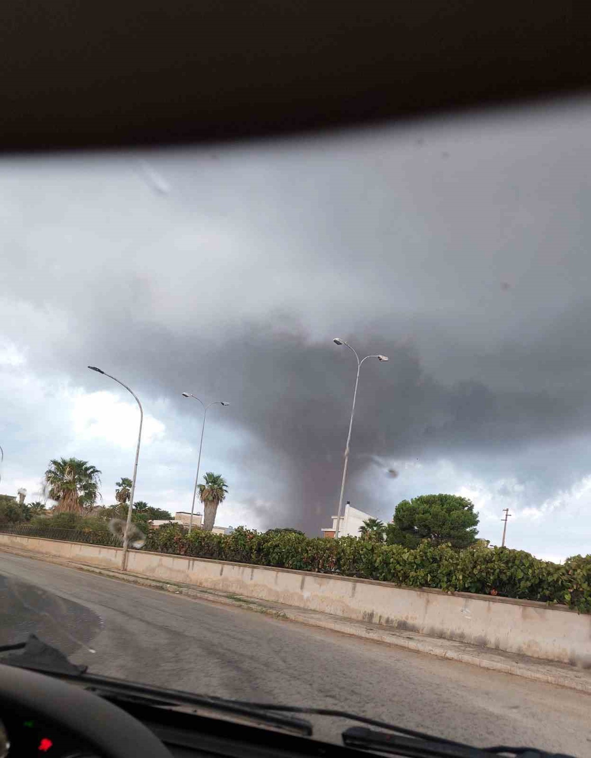 Sicilya'nın Marsala kentini vuran iki hortumda 4'ü çocuk 9 kişi yaralandı