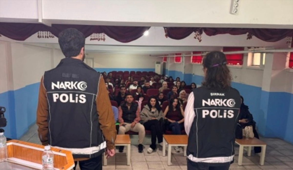 Şırnak Silopi'de Narkotik ekipleri MYO öğrencilerine bağımlılık eğitimi verdi