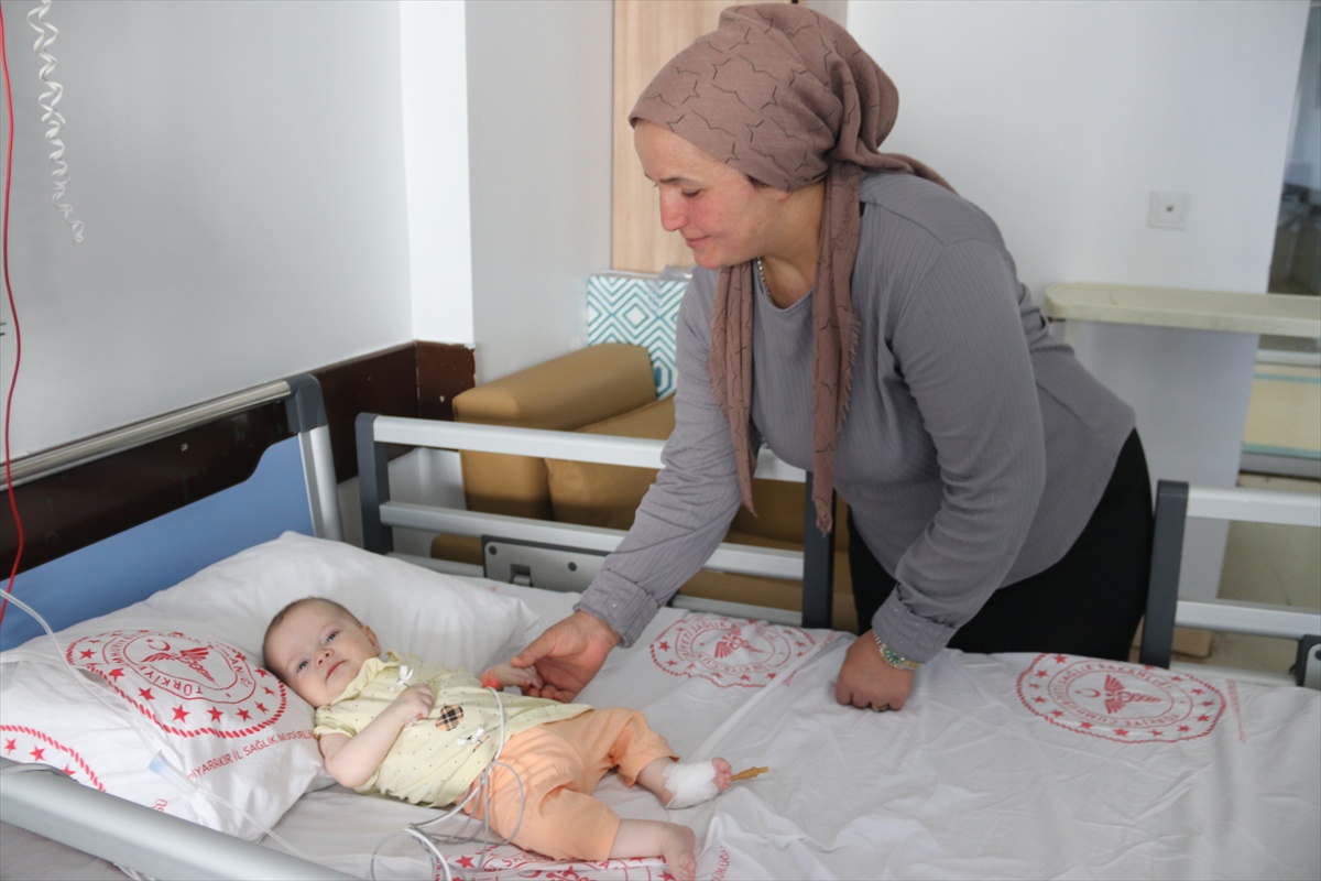 Şırnaklı bebeğin kalbindeki yumurta büyüklüğünde tümör Diyarbakır'da alındı