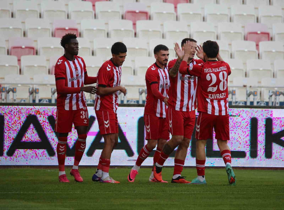 Sivasspor, Trendyol 1. Lig'de evinde Pendikspor'u 4-1 mağlup etti
