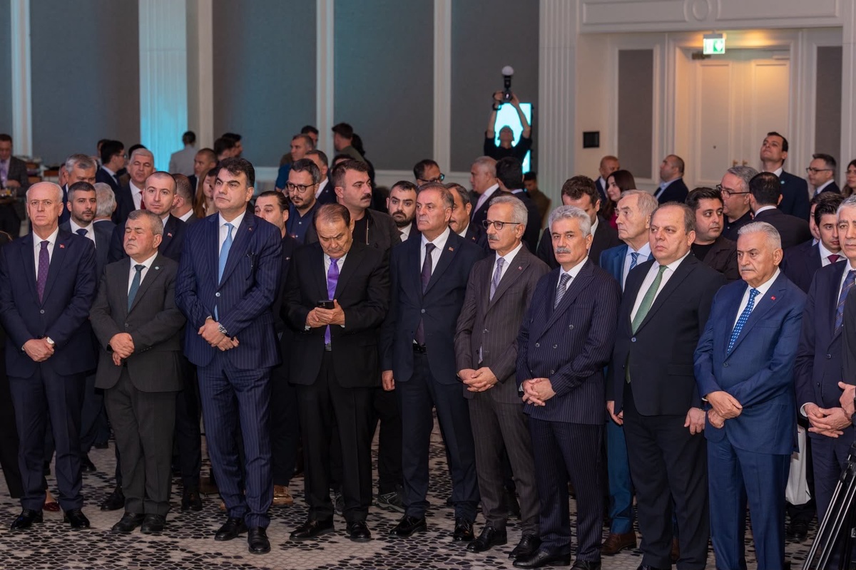 TDT Genel Sekreteri Ömüraliyev İstanbul'da 17. yıl dönümü resepsiyonu verdi