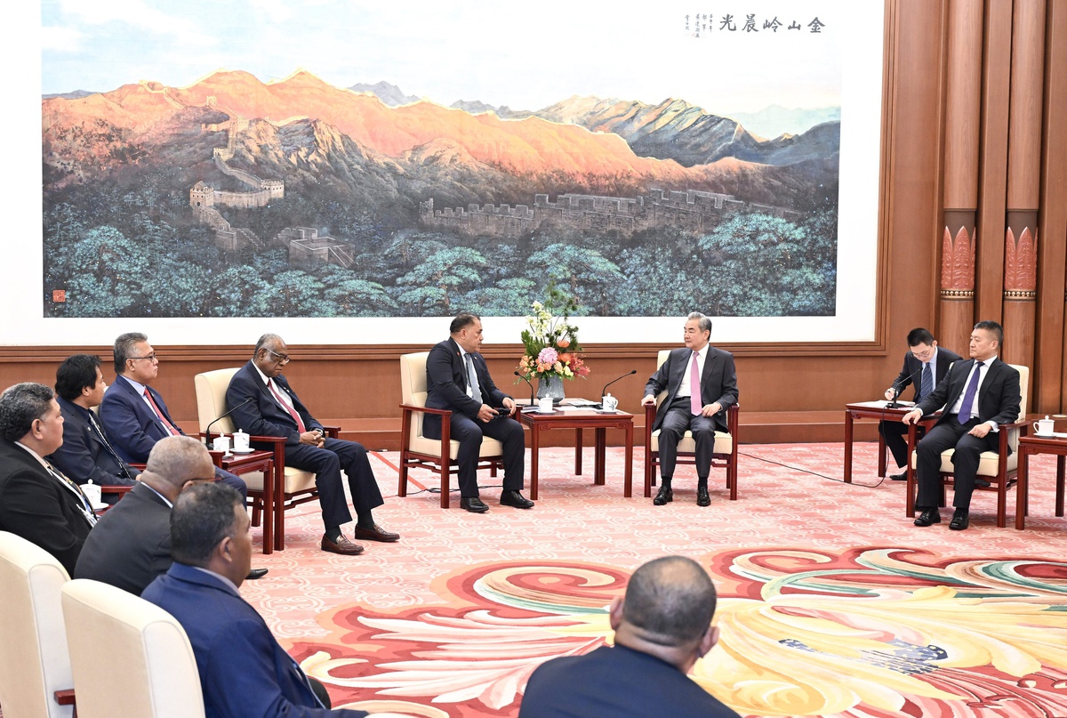 Wang Yi, Tonga Başbakan Yardımcısı başkanlığındaki Pasifik heyetiyle görüştü