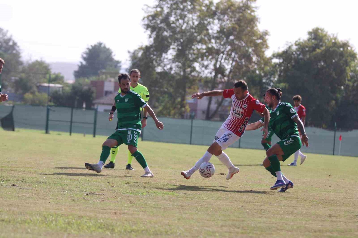 12 Bingölspor, Osmaniye'de oynanan maçta Kahramanmaraş İstiklalspor'u 2-1 mağlup etti