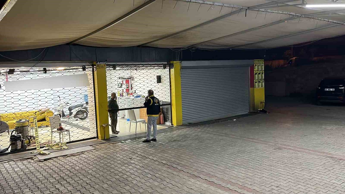 Alanya'da oto yıkamacıdaki tartışmada silahla vurulan 1 kişi öldü, 2 kişi yaralandı