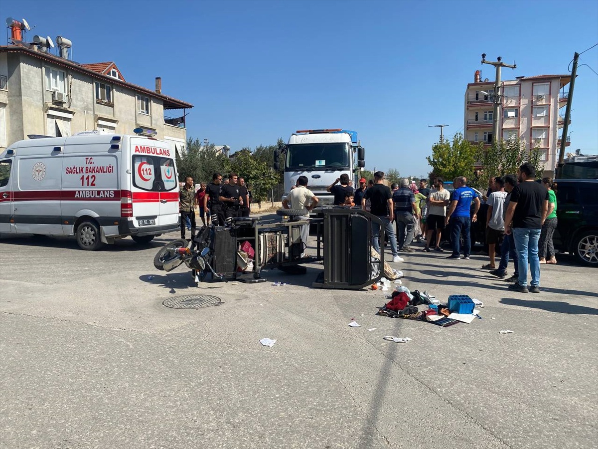 Antalya Serik'te otomobil elektrikli bisikletle çarpıştı, 2 kişi yaralandı